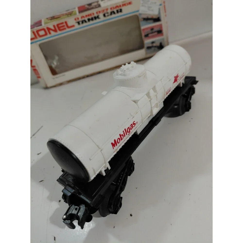 Lionel 6-9036 O Gauge Model Railroad Mobilgas Single Dome Tank Car w/ Box